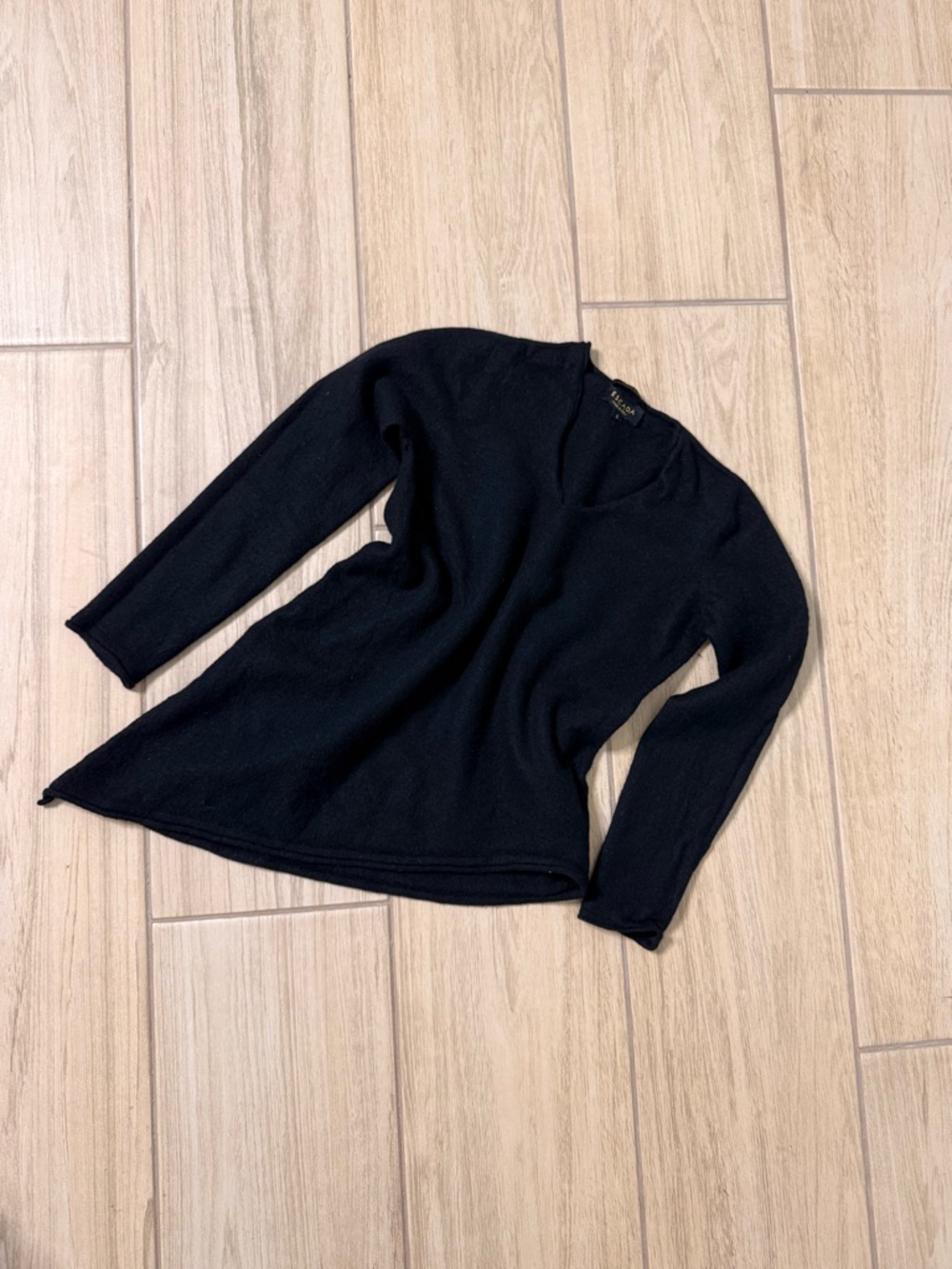 ESCADA 100% Cashmere Asymmetrical V-Neck Sweater | Black | Size S